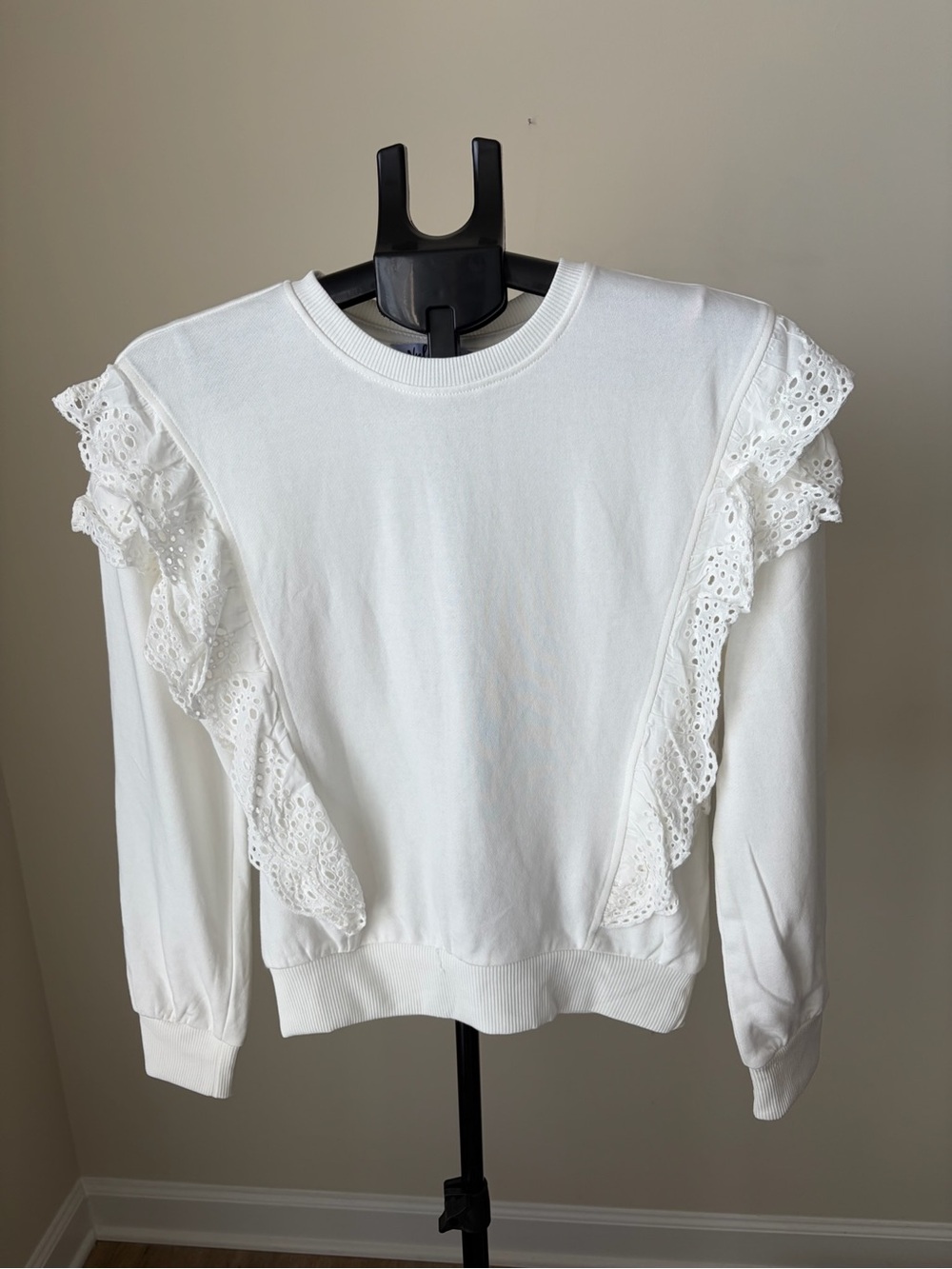 NWT Vylette White Eyelet Trim Sweatshirt M